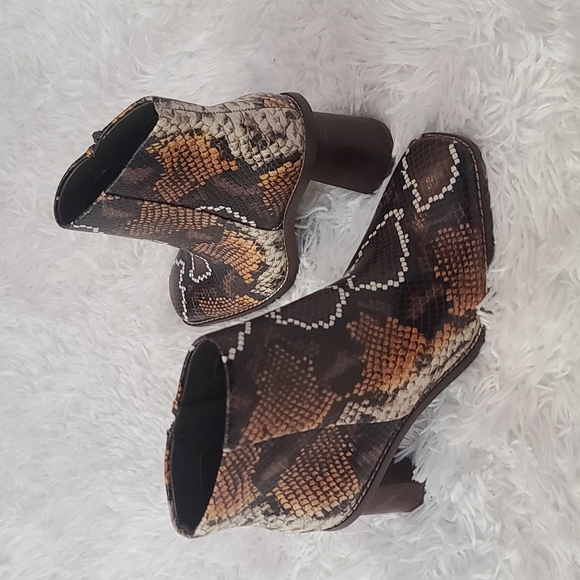 Gibson Latimer | size 6.5 |snake skin style bootie - Picture 1 of 9